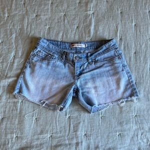 Women’s Levi’s Midi Shorts size 3